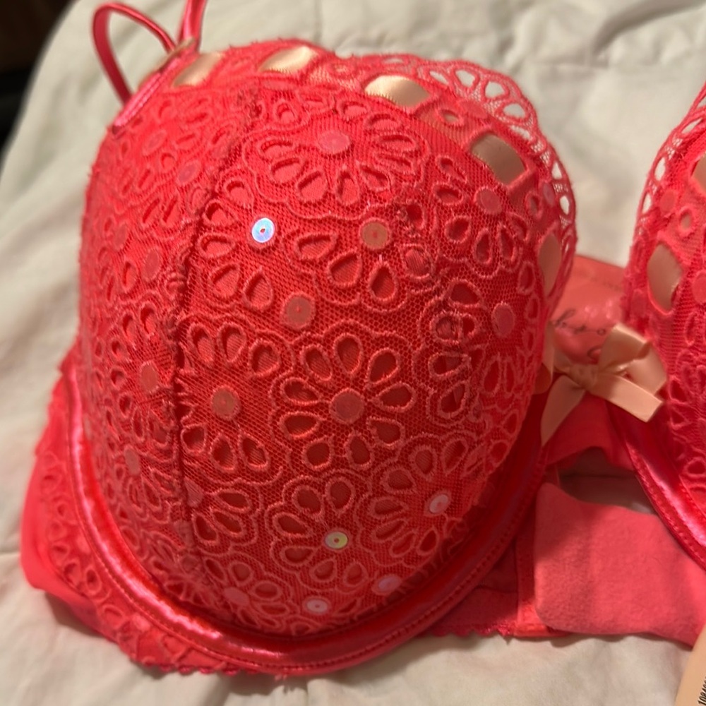 Victoria's Secret Pink Full Coverage Lace Bra - Picture 2 of 9